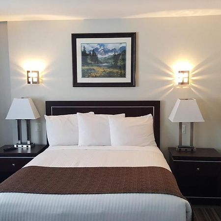 Travelodge By Wyndham Golden Sportsman Lodge Екстер'єр фото