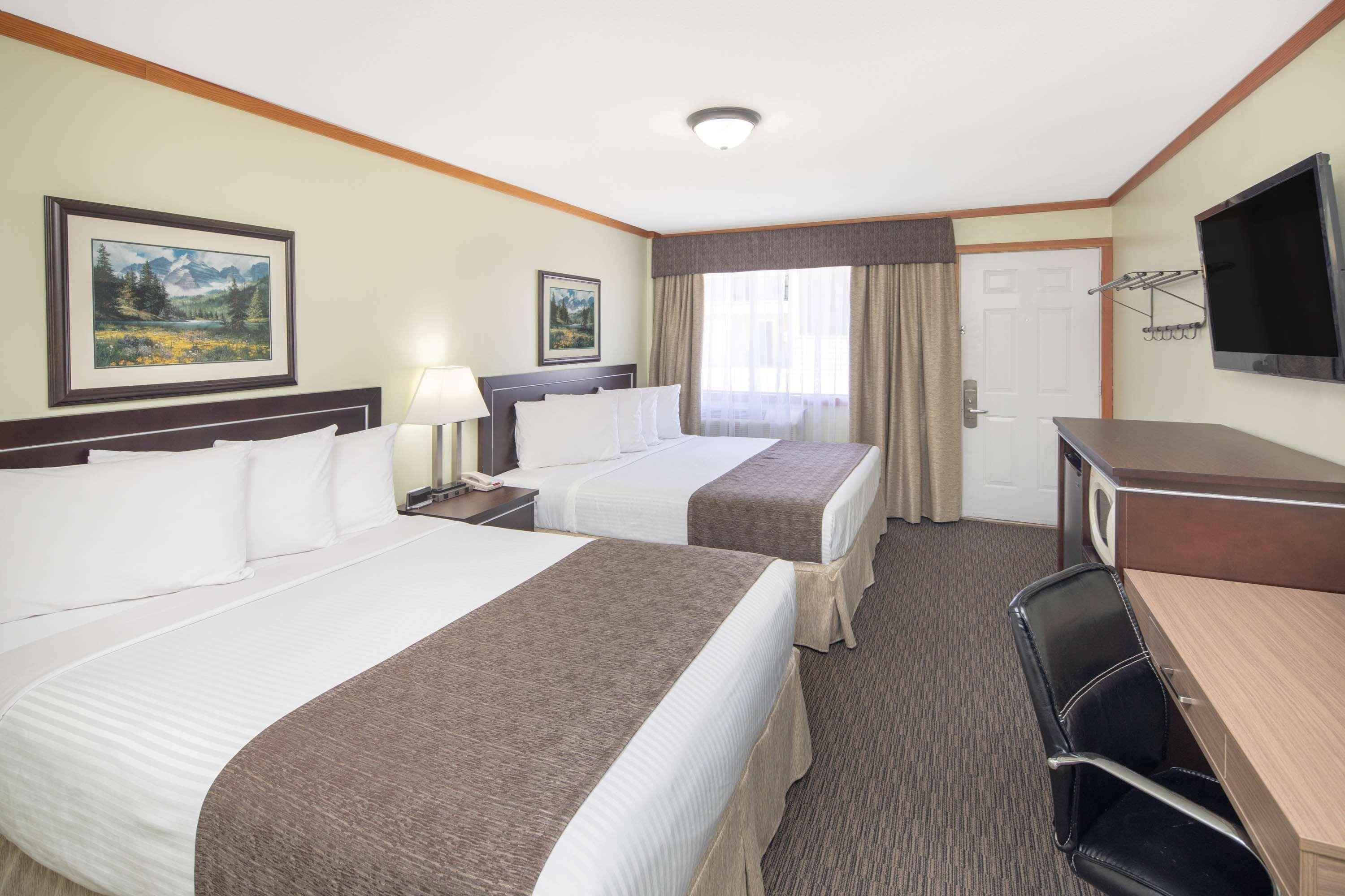 Travelodge By Wyndham Golden Sportsman Lodge Екстер'єр фото