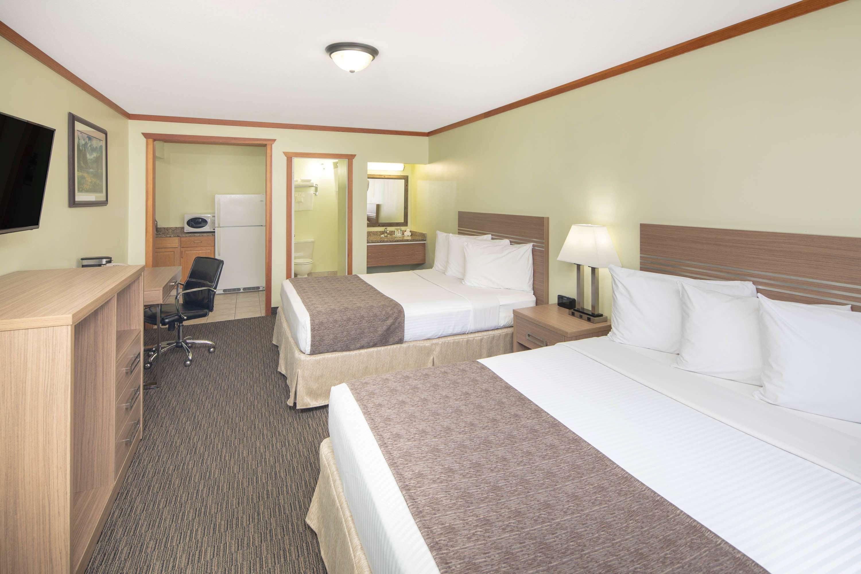 Travelodge By Wyndham Golden Sportsman Lodge Екстер'єр фото