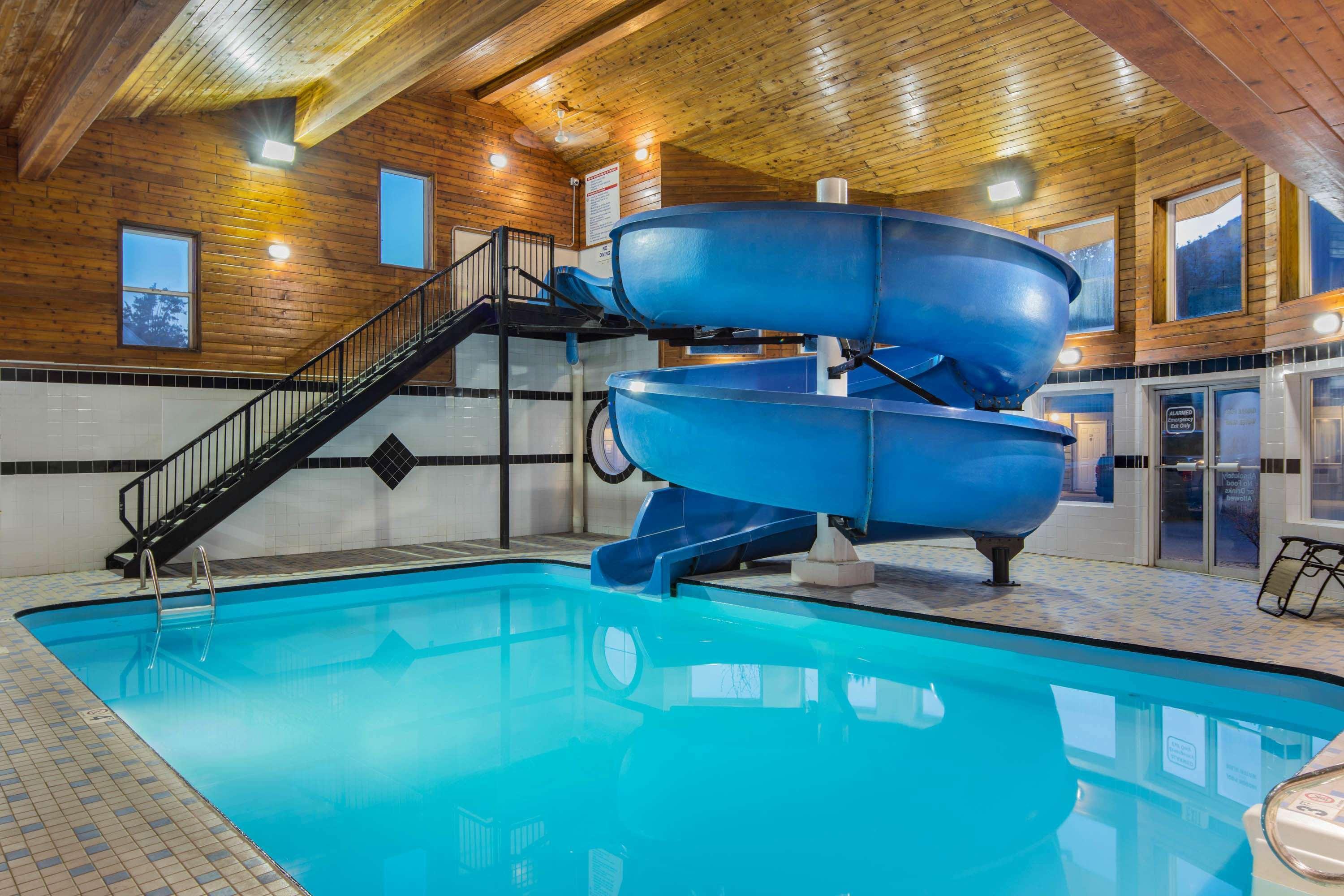 Travelodge By Wyndham Golden Sportsman Lodge Екстер'єр фото