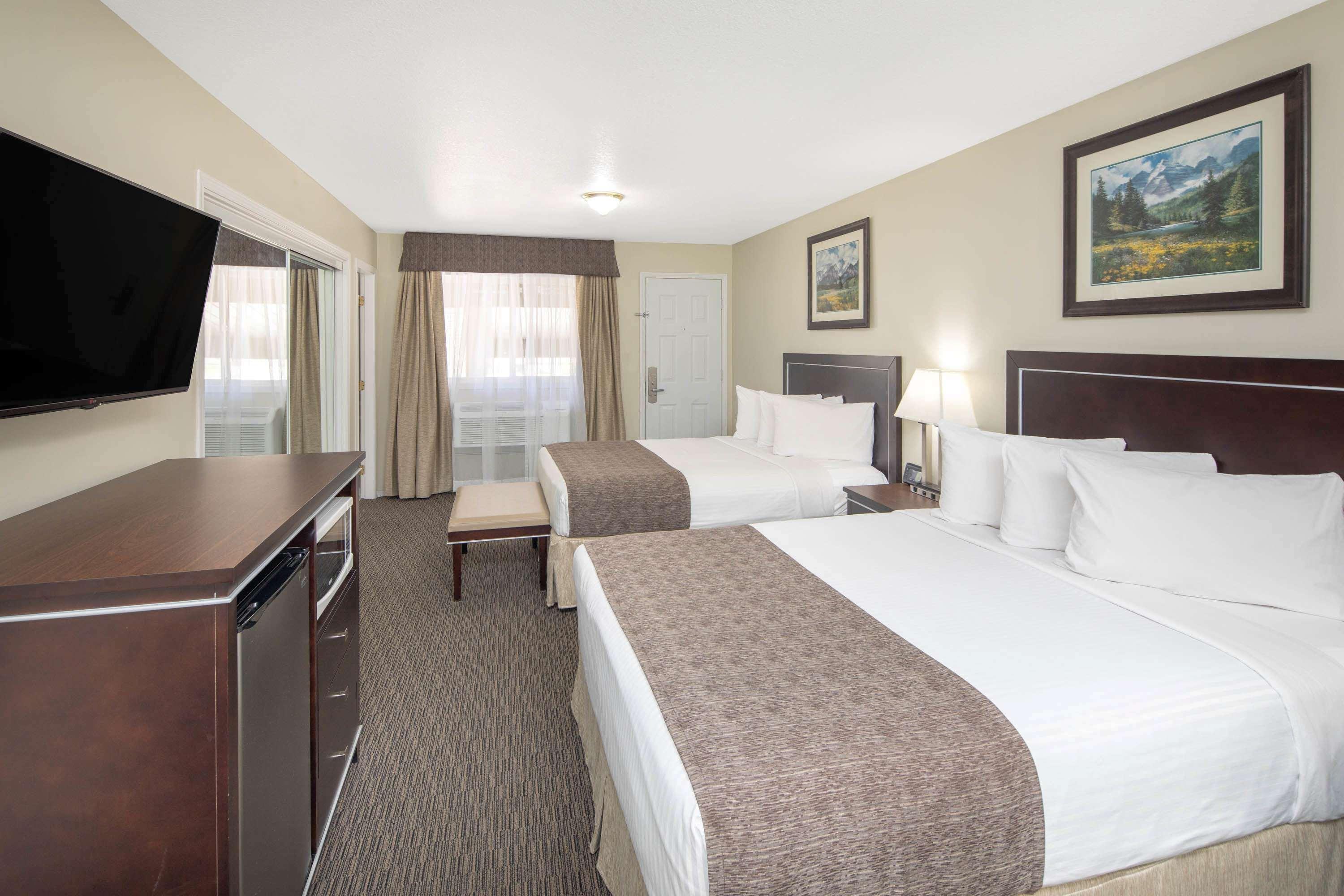 Travelodge By Wyndham Golden Sportsman Lodge Екстер'єр фото