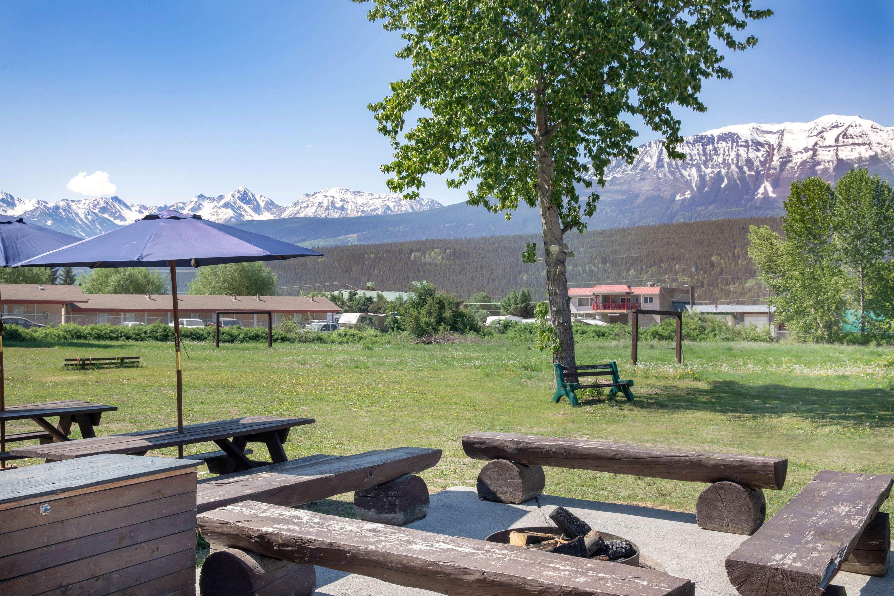 Travelodge By Wyndham Golden Sportsman Lodge Екстер'єр фото