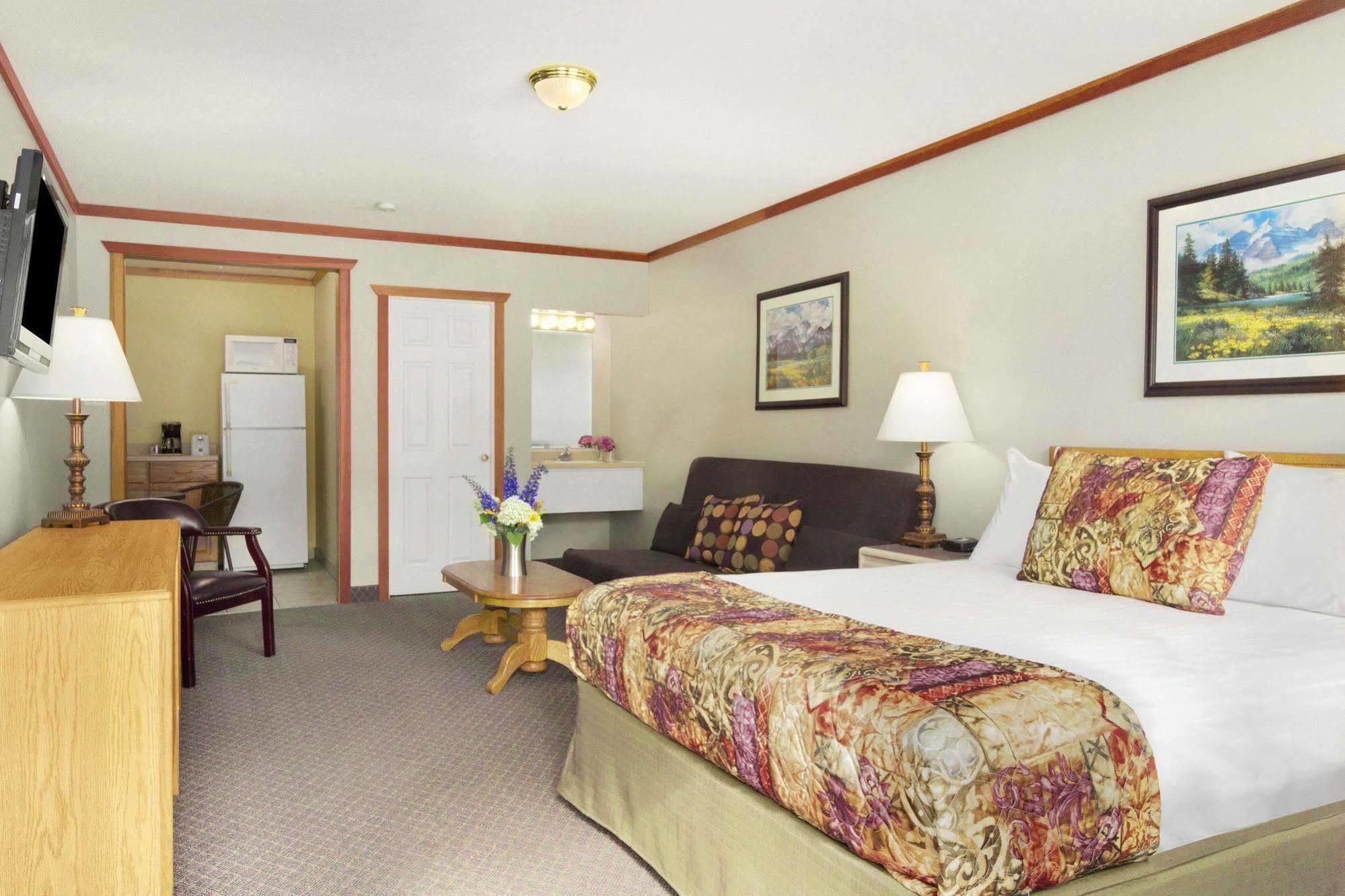 Travelodge By Wyndham Golden Sportsman Lodge Екстер'єр фото