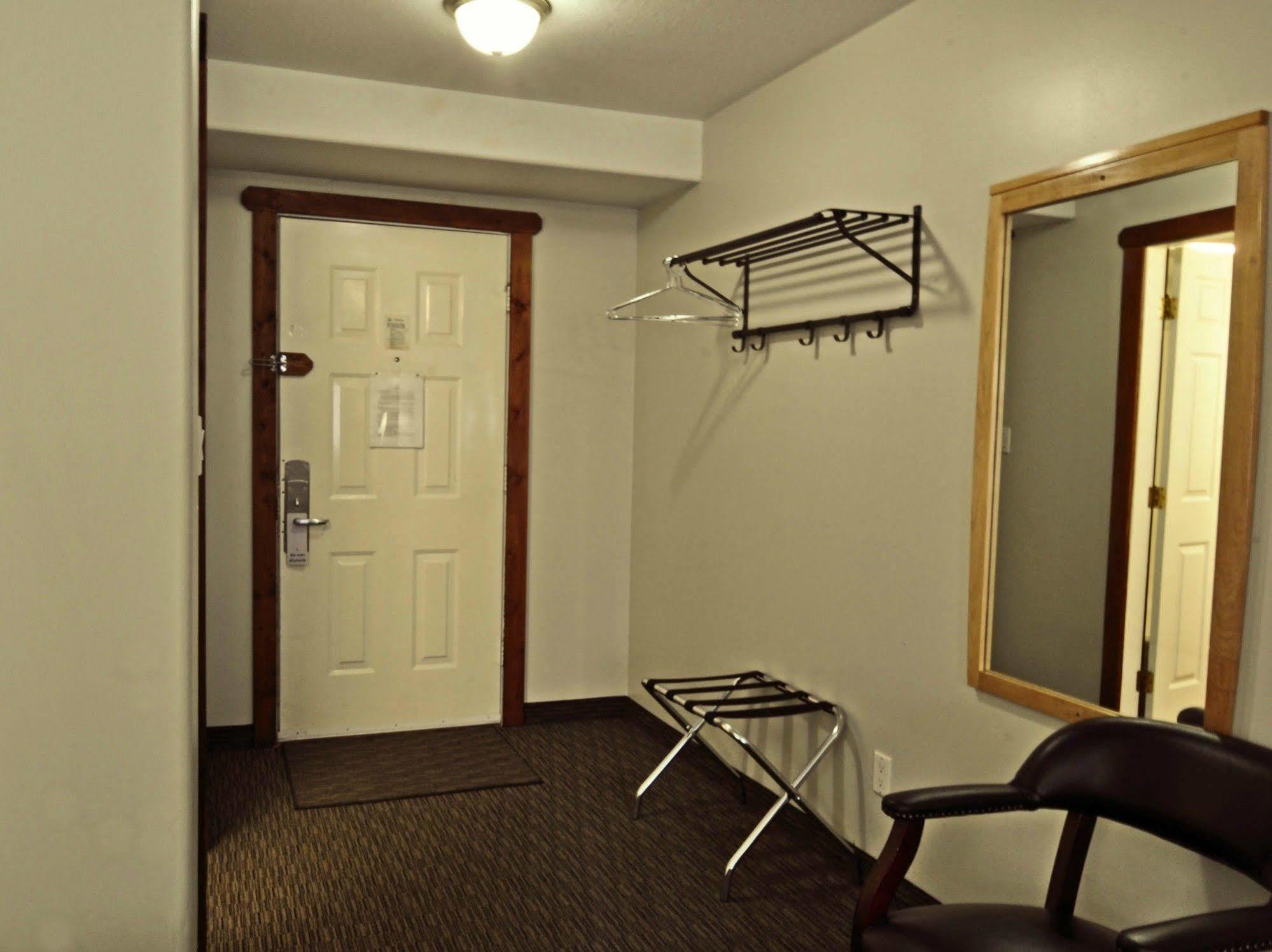 Travelodge By Wyndham Golden Sportsman Lodge Екстер'єр фото