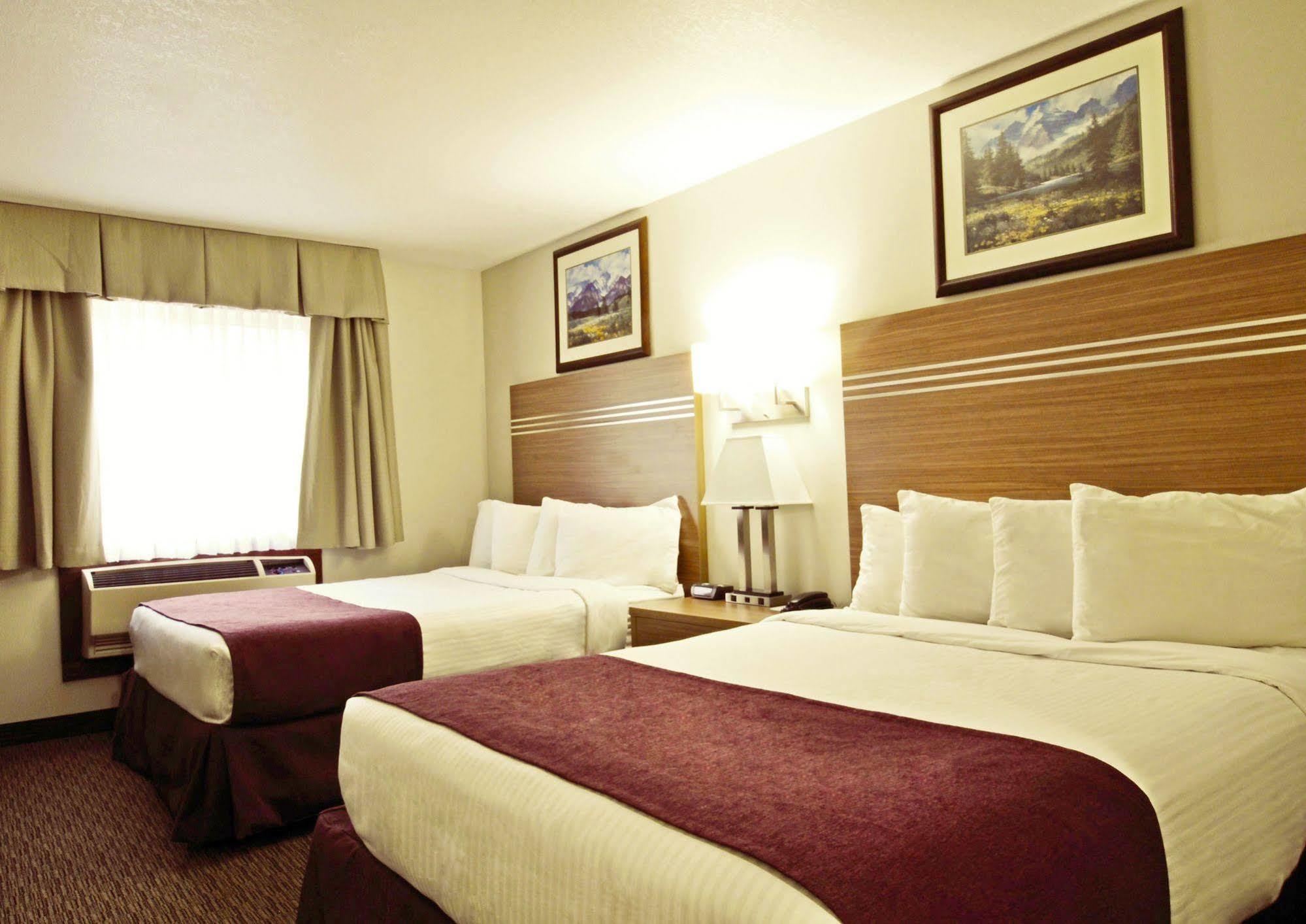 Travelodge By Wyndham Golden Sportsman Lodge Екстер'єр фото