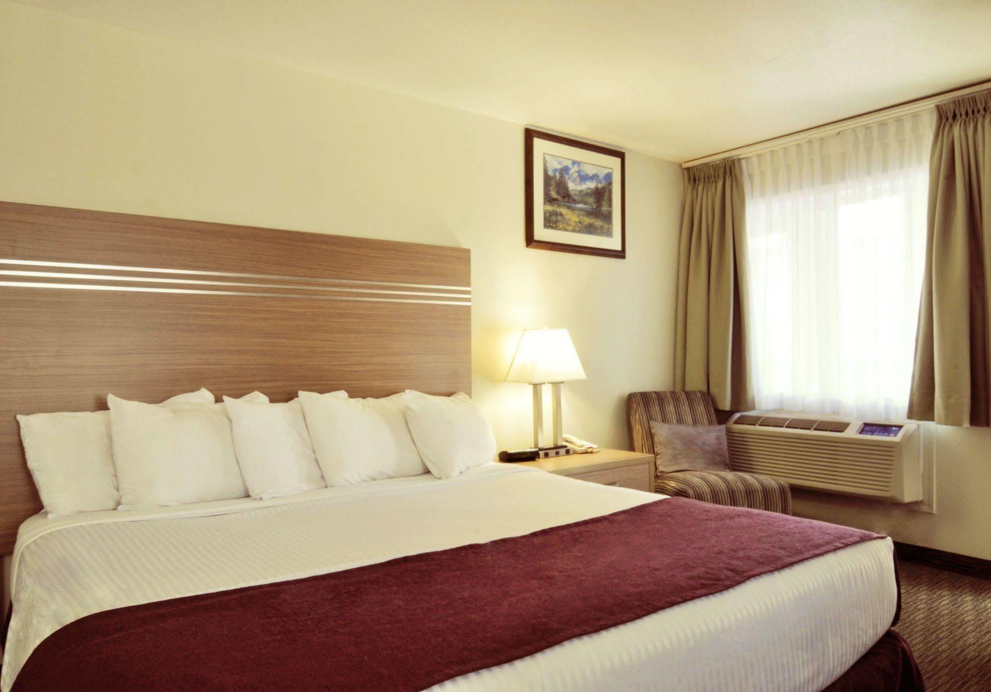 Travelodge By Wyndham Golden Sportsman Lodge Екстер'єр фото