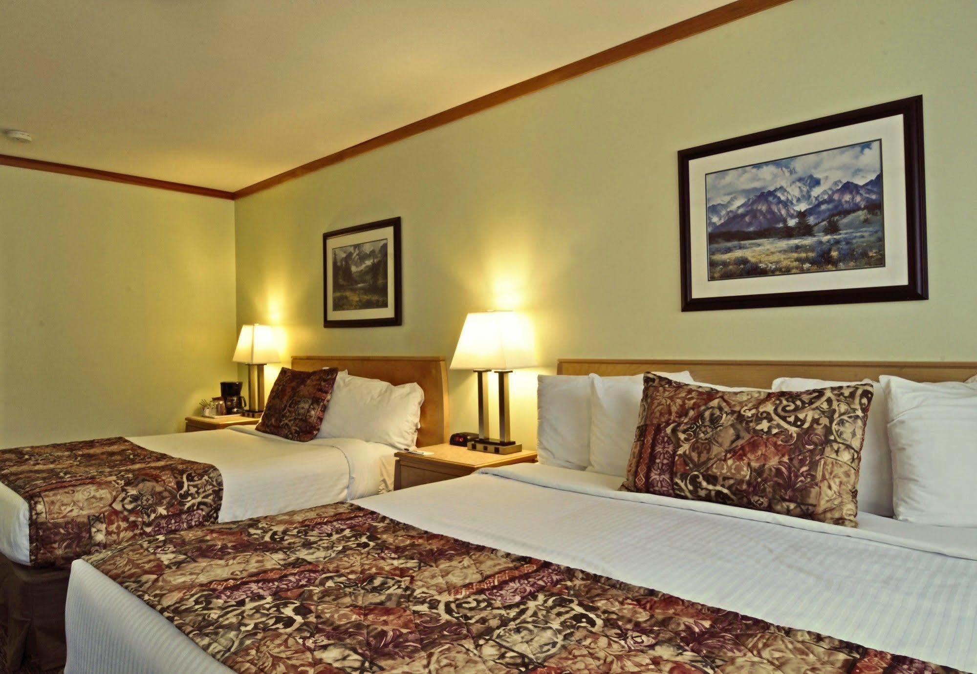 Travelodge By Wyndham Golden Sportsman Lodge Екстер'єр фото
