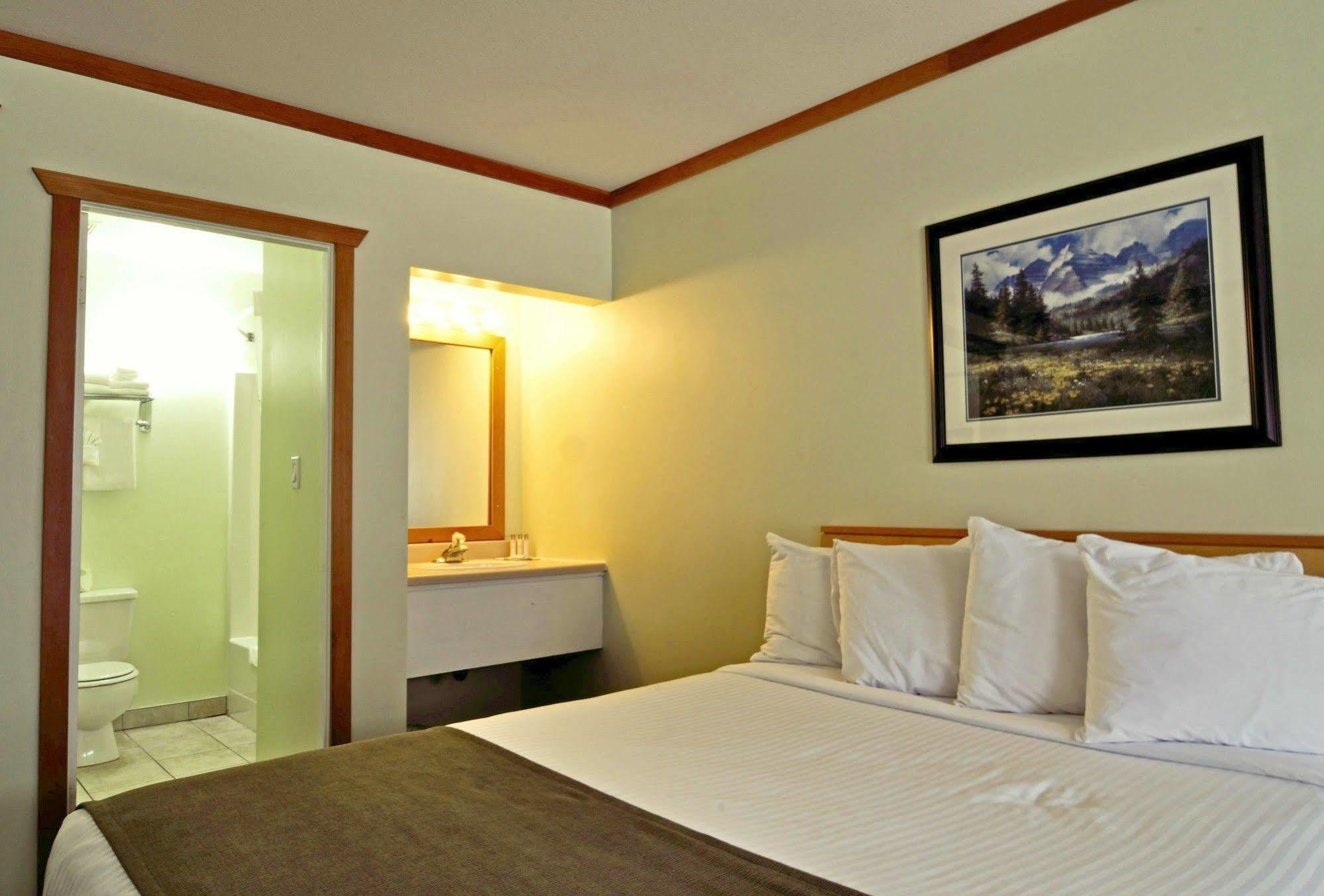 Travelodge By Wyndham Golden Sportsman Lodge Екстер'єр фото
