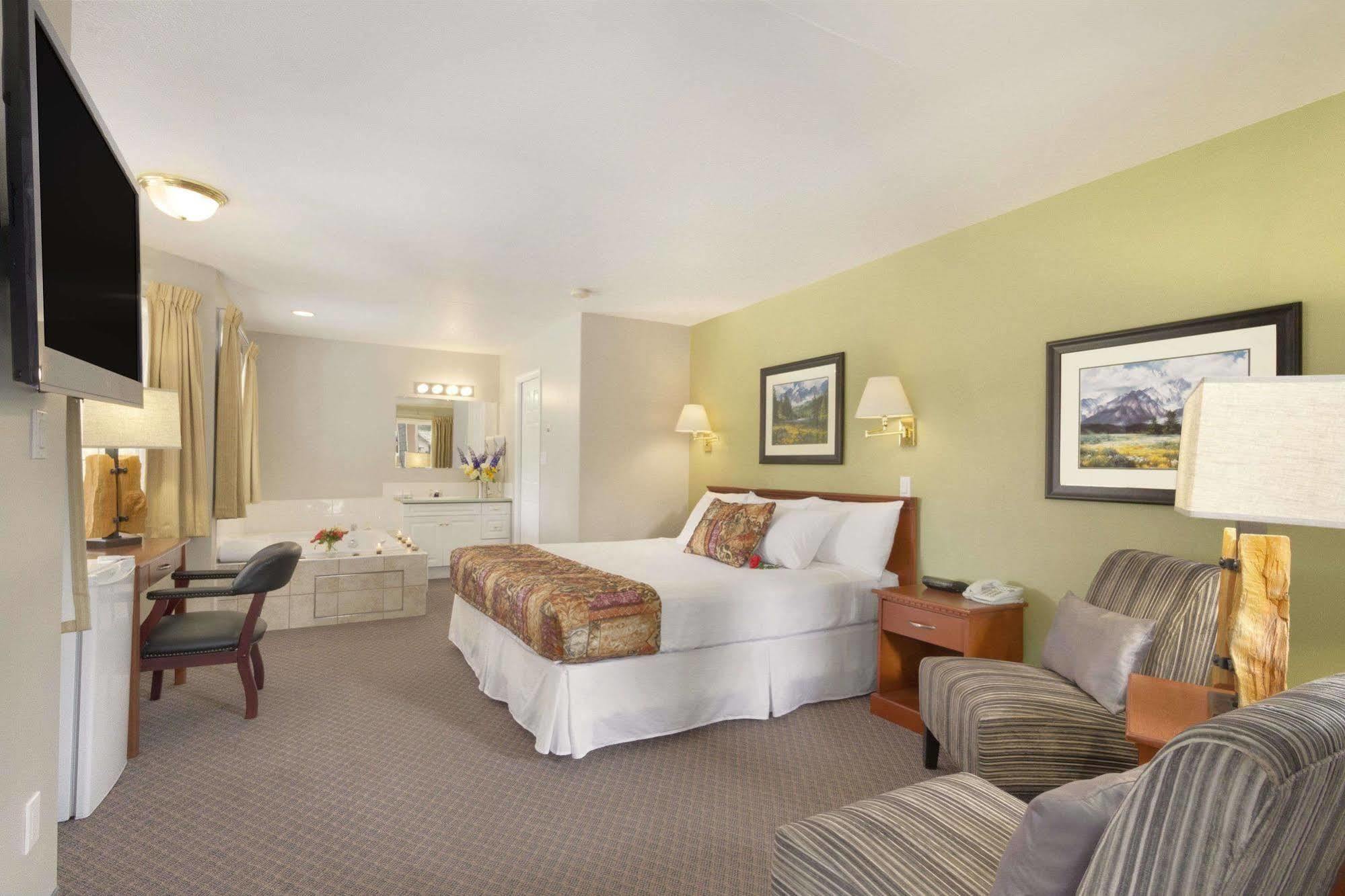 Travelodge By Wyndham Golden Sportsman Lodge Екстер'єр фото