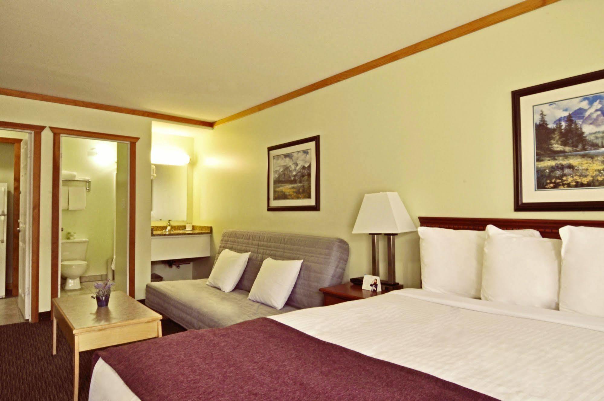 Travelodge By Wyndham Golden Sportsman Lodge Екстер'єр фото